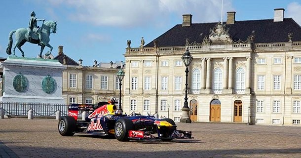 Her kan du læse om dagens event med David Coulthard som kører Red Bulls formel 1 racer i Københavns gader