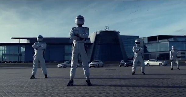 Mercedes har et helt hold af The Stig! – Video