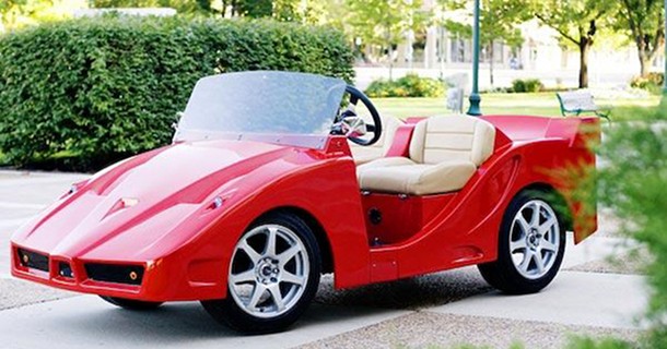 Ferrari inspireret golfbil