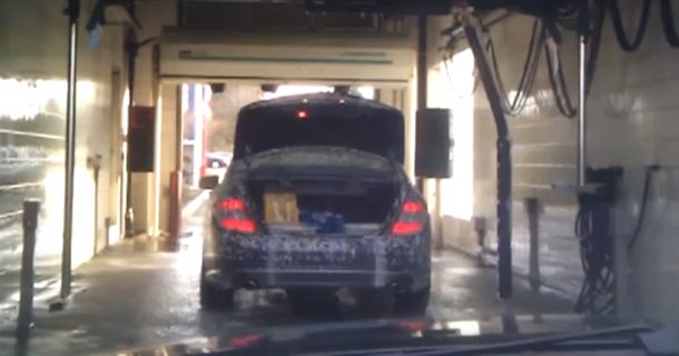 Sådan skal du ikke vaske din Mercedes-Benz – Video