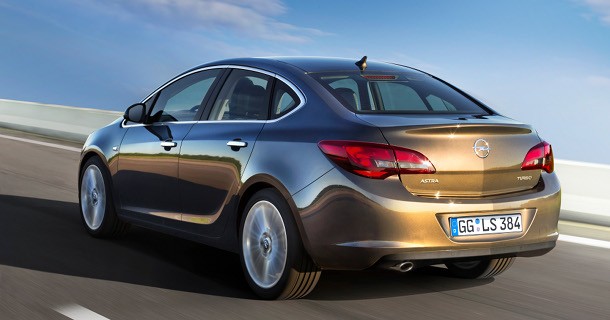 Opel Astra, nu med fire døre