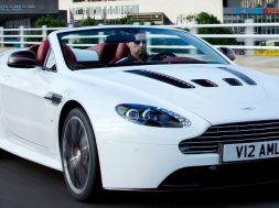 Aston Martin V12 Vantage Roadster billeder