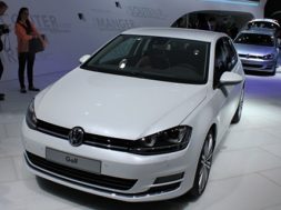 Priserne på den nye VW Golf starter fra 224.999 kr.