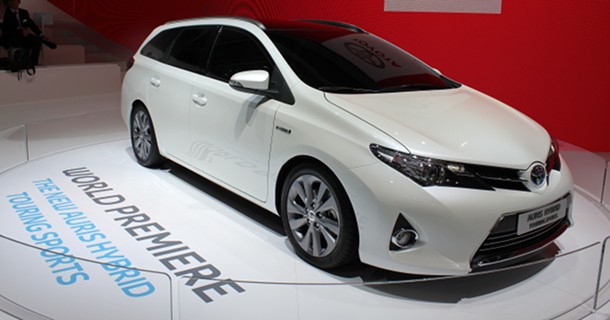 Toyota løfter sløret for første Auris stationcar