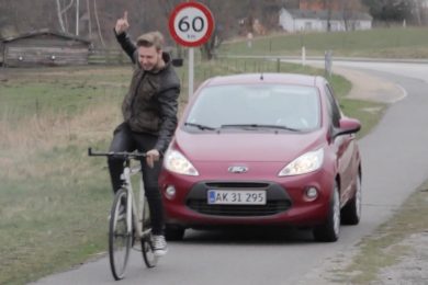 Minibiler må nu køre på cykelstierne