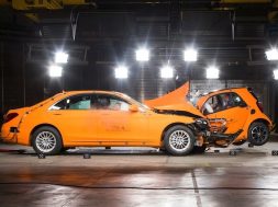 Mercedes S-klasse og Smart ForTwo crashtest