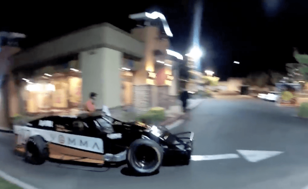 Video: Drive in i en Nascar-racer!