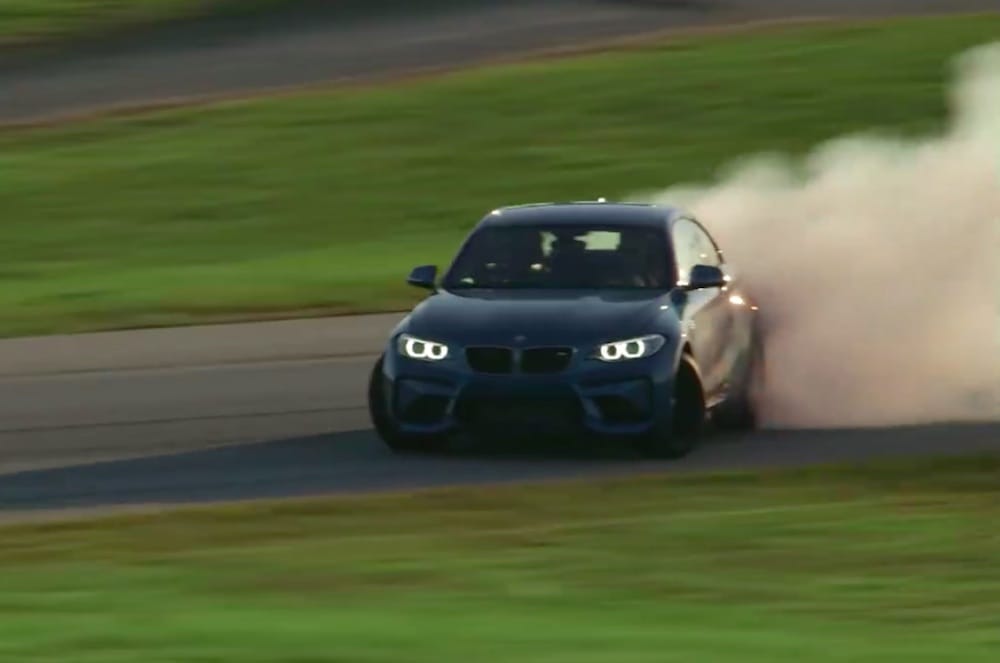 Video: BMW M2: som lavet til at køre sidelæns