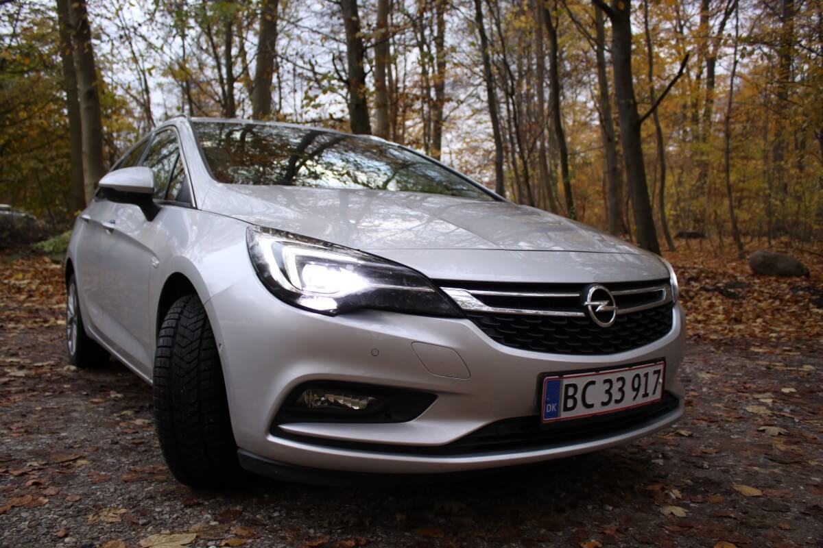 haj undulate tildeling Opels Astra har børstet sit 'støvede' image af skuldrene og matcher  forbilledet fra VW på alle parametre. Astra Sports Tourer er et sikkert  valg.