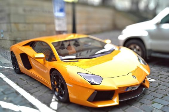 lamborghini-593105_1280