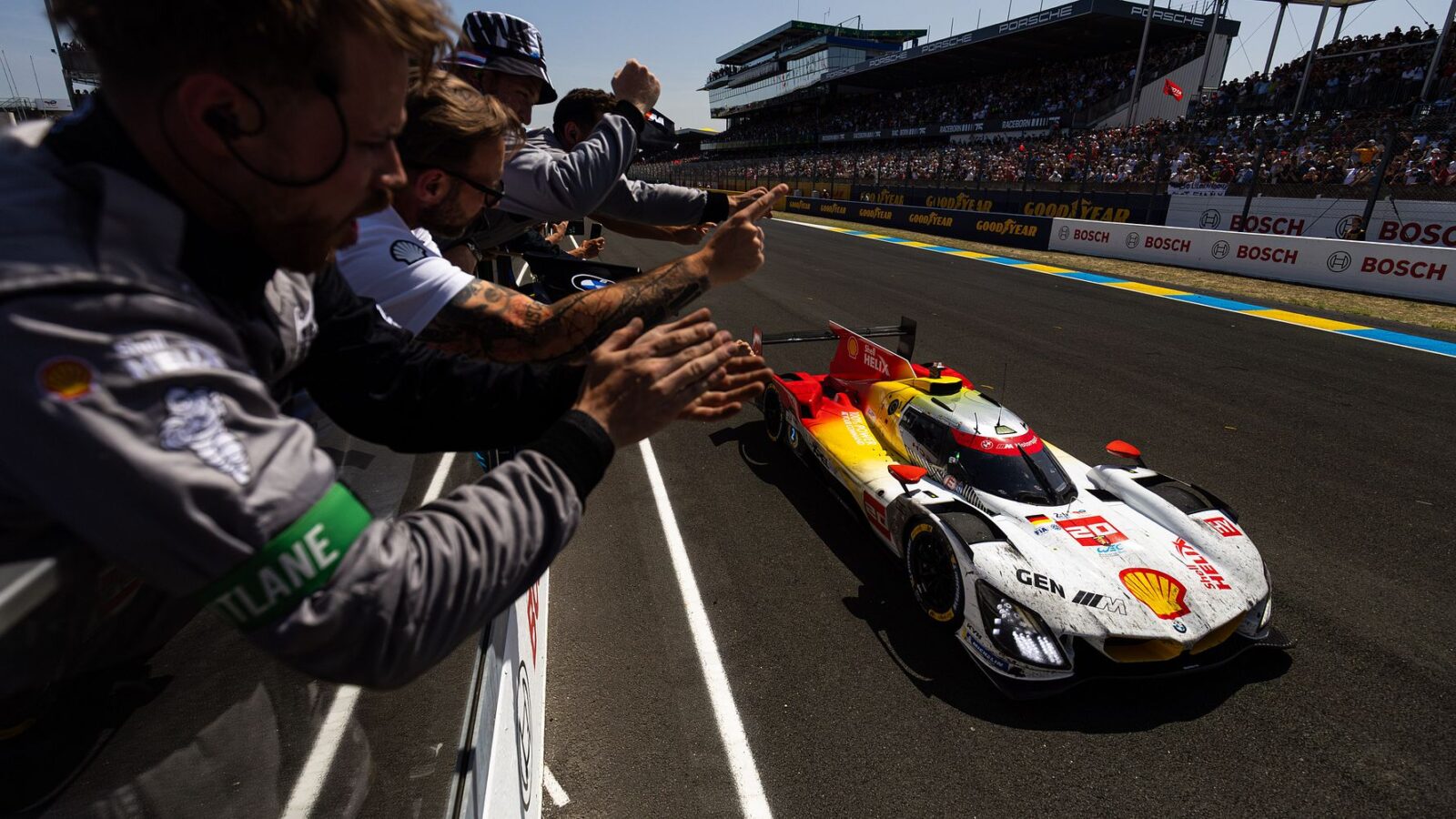 Le Mans 2026: BMW M Team WRT på podiet for første gang siden 1999 — Magnussen måtte udgå