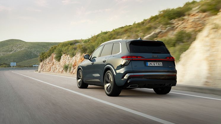 Tredje generation af Audi Q7: Diesel med mild-hybrid, automatiske døre og blinklys projiceret på vejen
