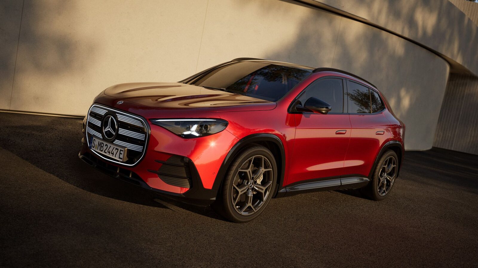 Ny Mercedes-Benz GLA lander fra 385.900 kroner: Elektrisk rækkevidde helt op til 656 km