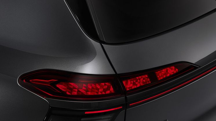 Audi Q9 får buede OLED-baglygter: 512 segmenter og glas på kun 0,1 millimeter