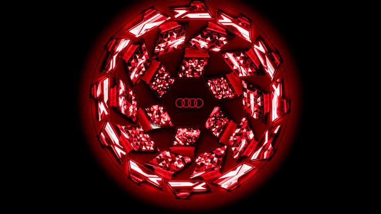 Audi Q9 får buede OLED-baglygter: 512 segmenter og glas på kun 0,1 millimeter